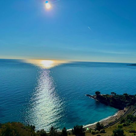Kiss Of Sea - Balzi Rossi & Baia Beniamin Apartment Ventimiglia Luaran gambar