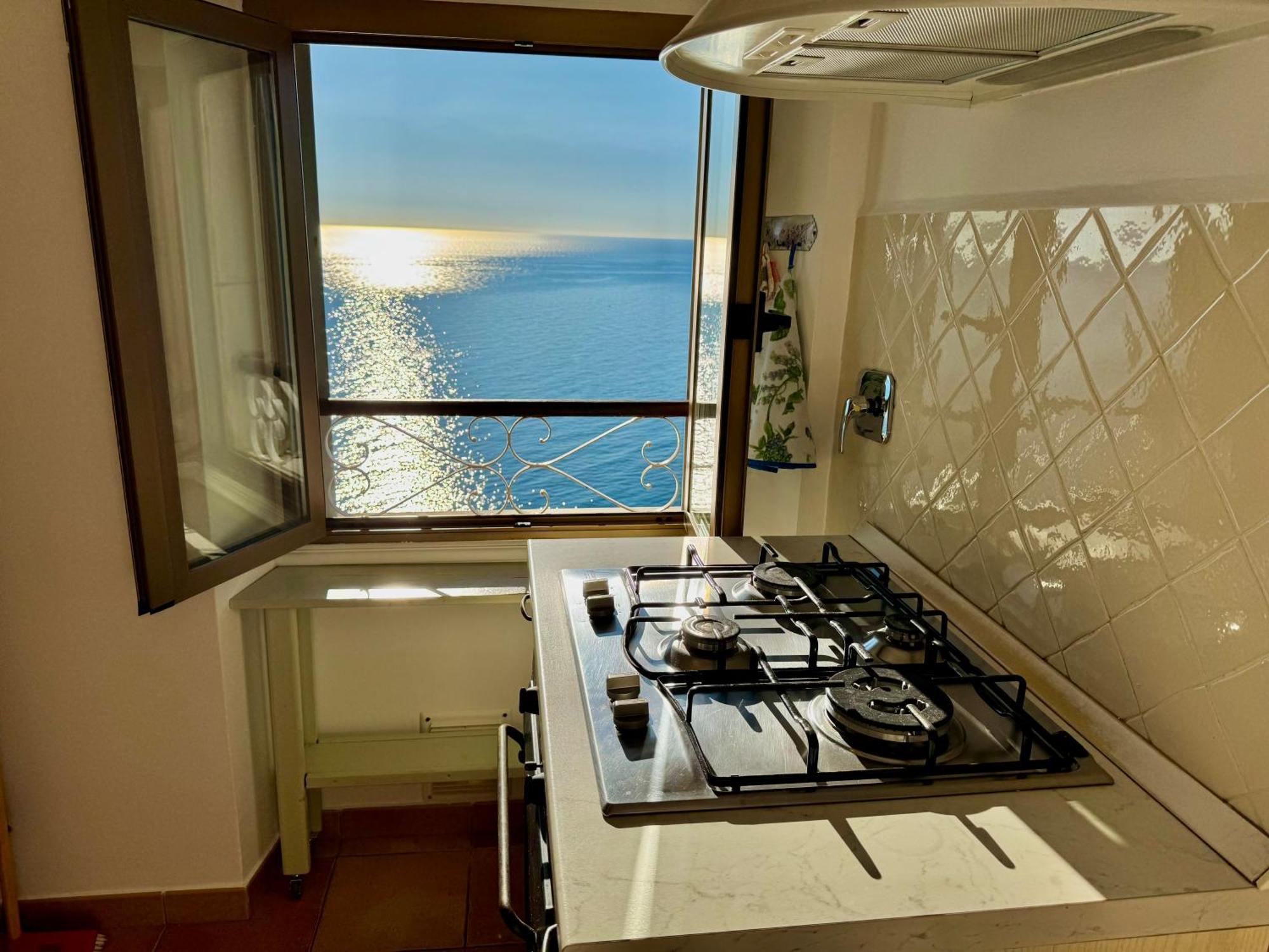 Kiss Of Sea - Balzi Rossi & Baia Beniamin Apartment Ventimiglia Luaran gambar