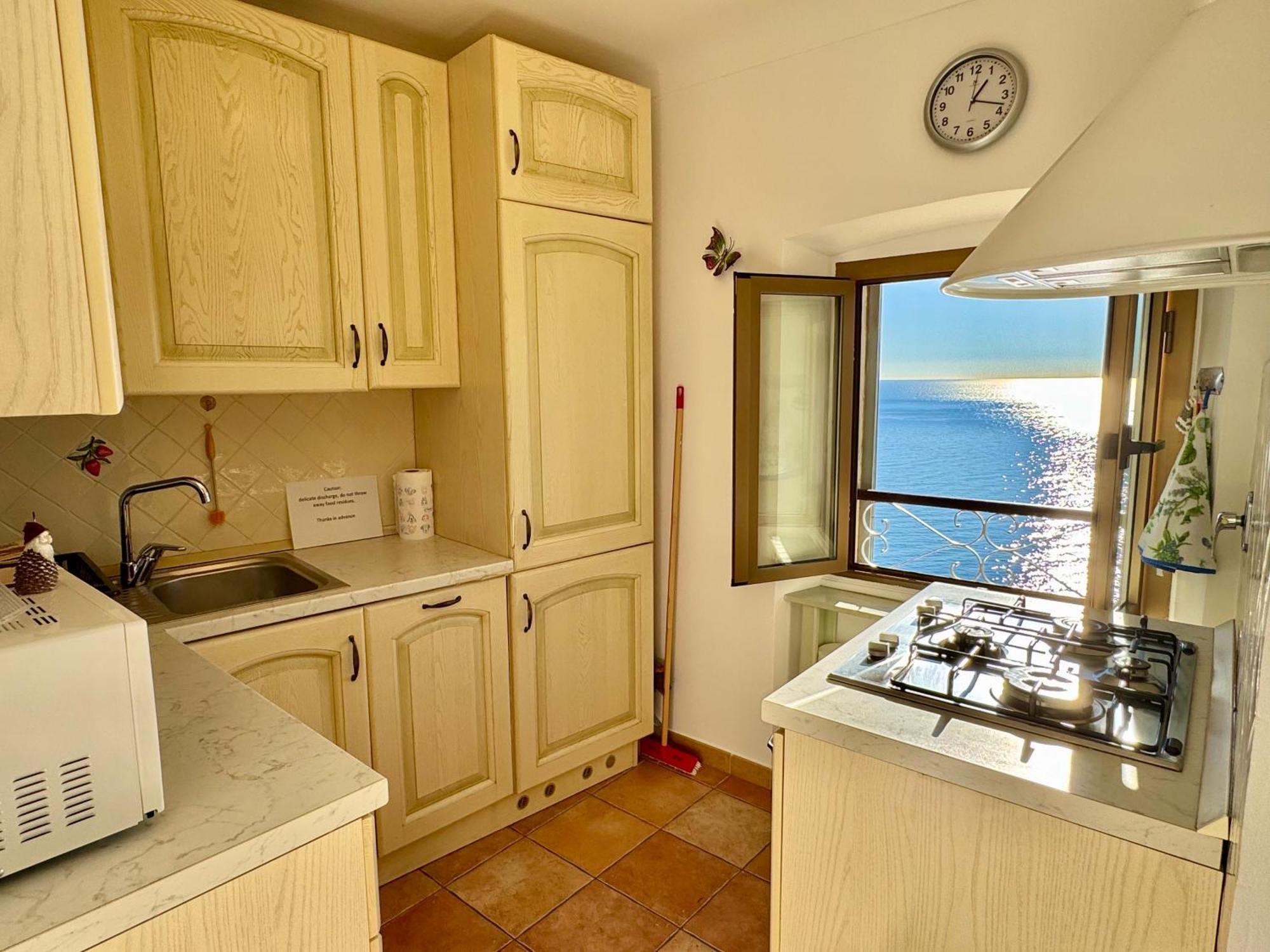 Kiss Of Sea - Balzi Rossi & Baia Beniamin Apartment Ventimiglia Luaran gambar